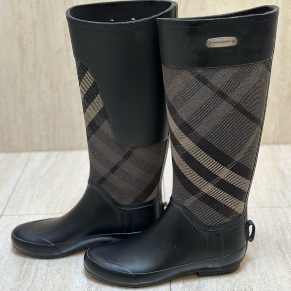 Women's Authentic Burberry Rain Boots - Gently used, worn only a few times. - Picture 5 of 7